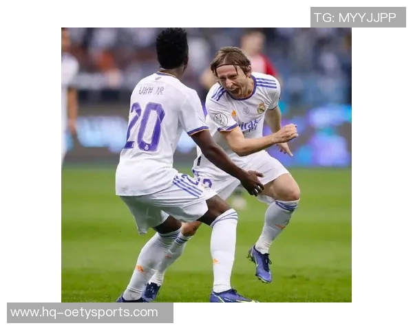 莫德里奇：足球场上的魔术师如何改变比赛的节奏与格局